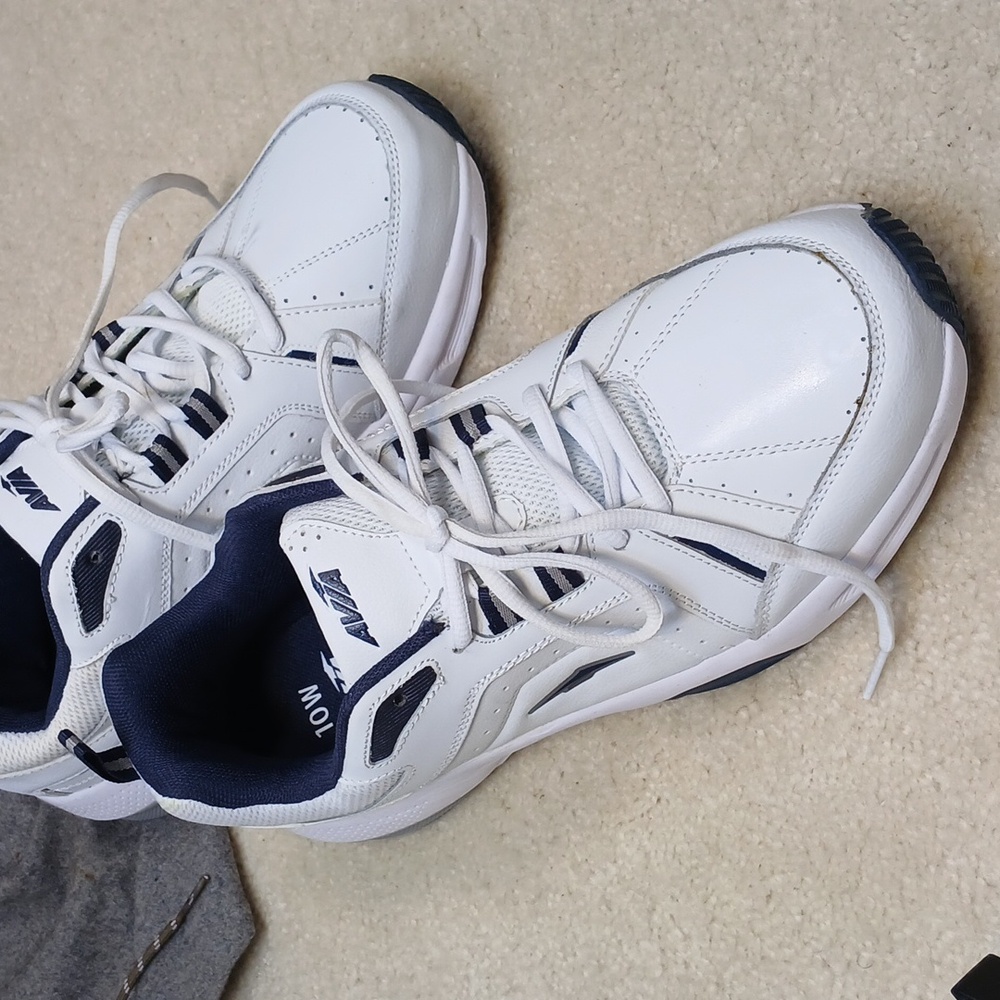 Avia mens blue and white sneakers. Mint condition.  Size 10 wide